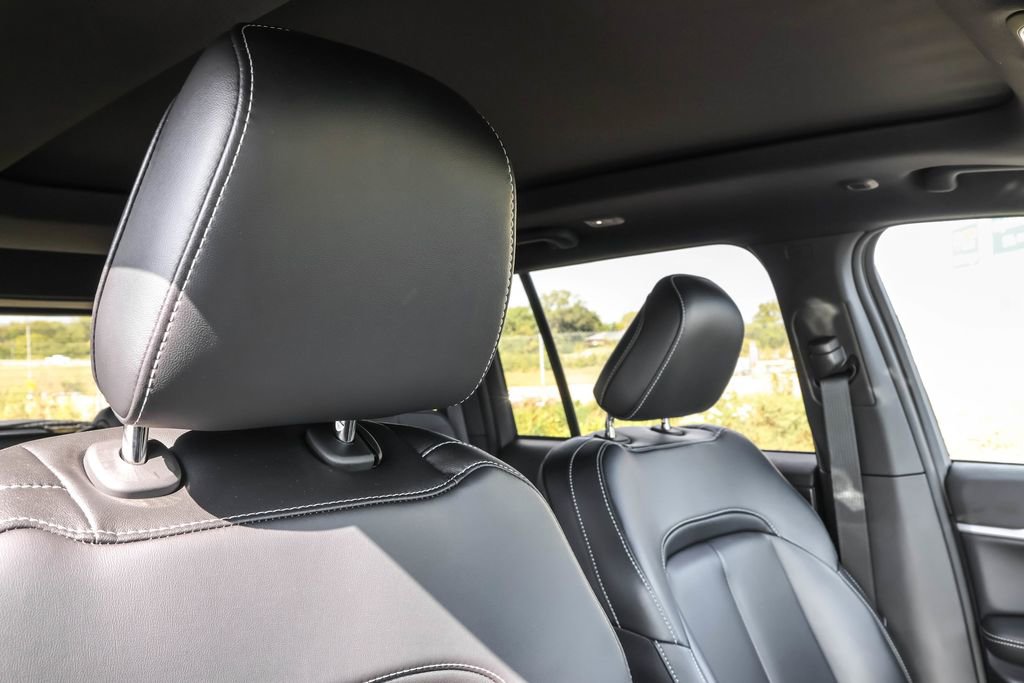 Used 2025 Jeep Grand Cherokee Limited image 39