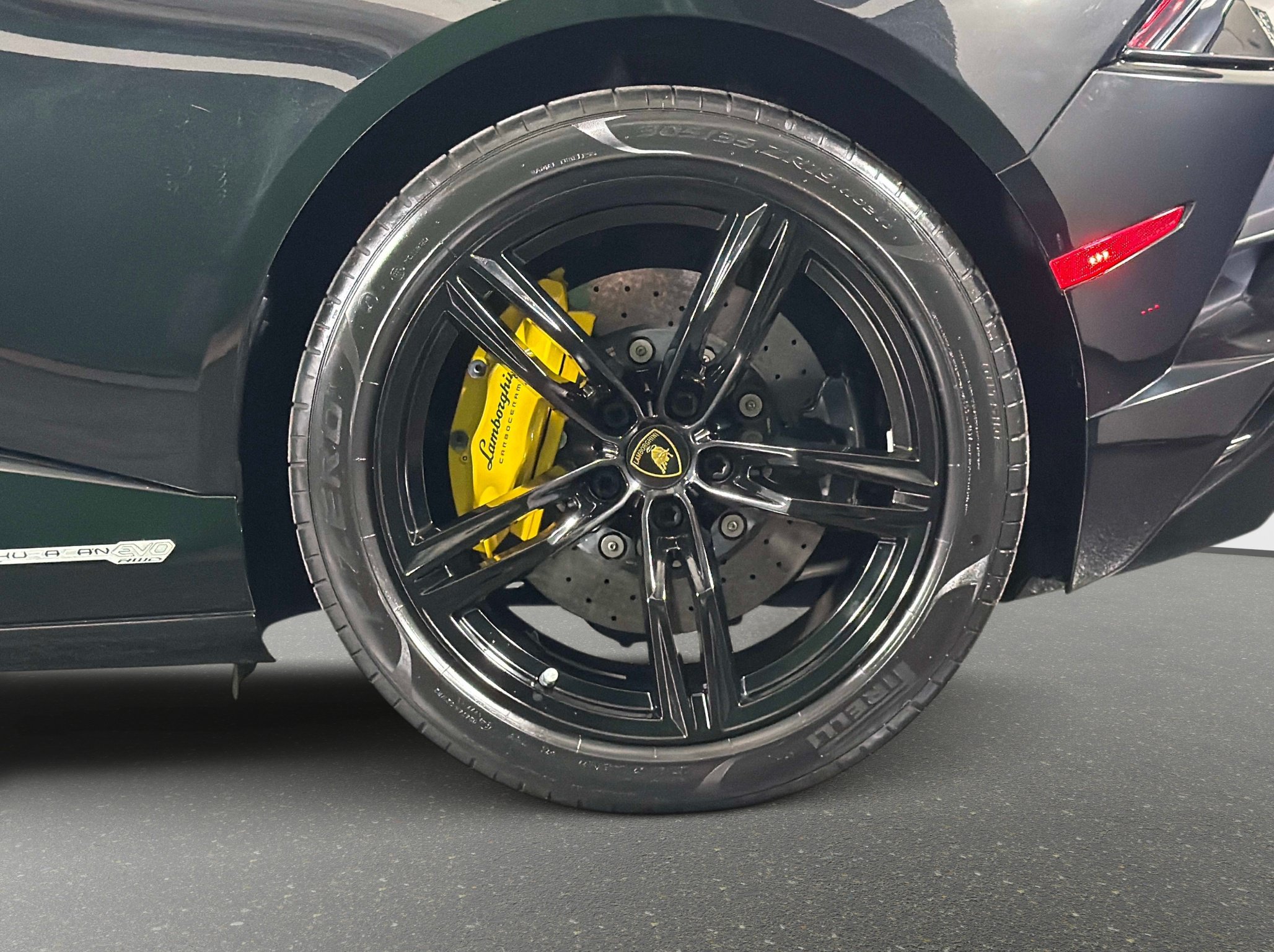 Used 2023 Lamborghini Huracan EVO RWD image 14