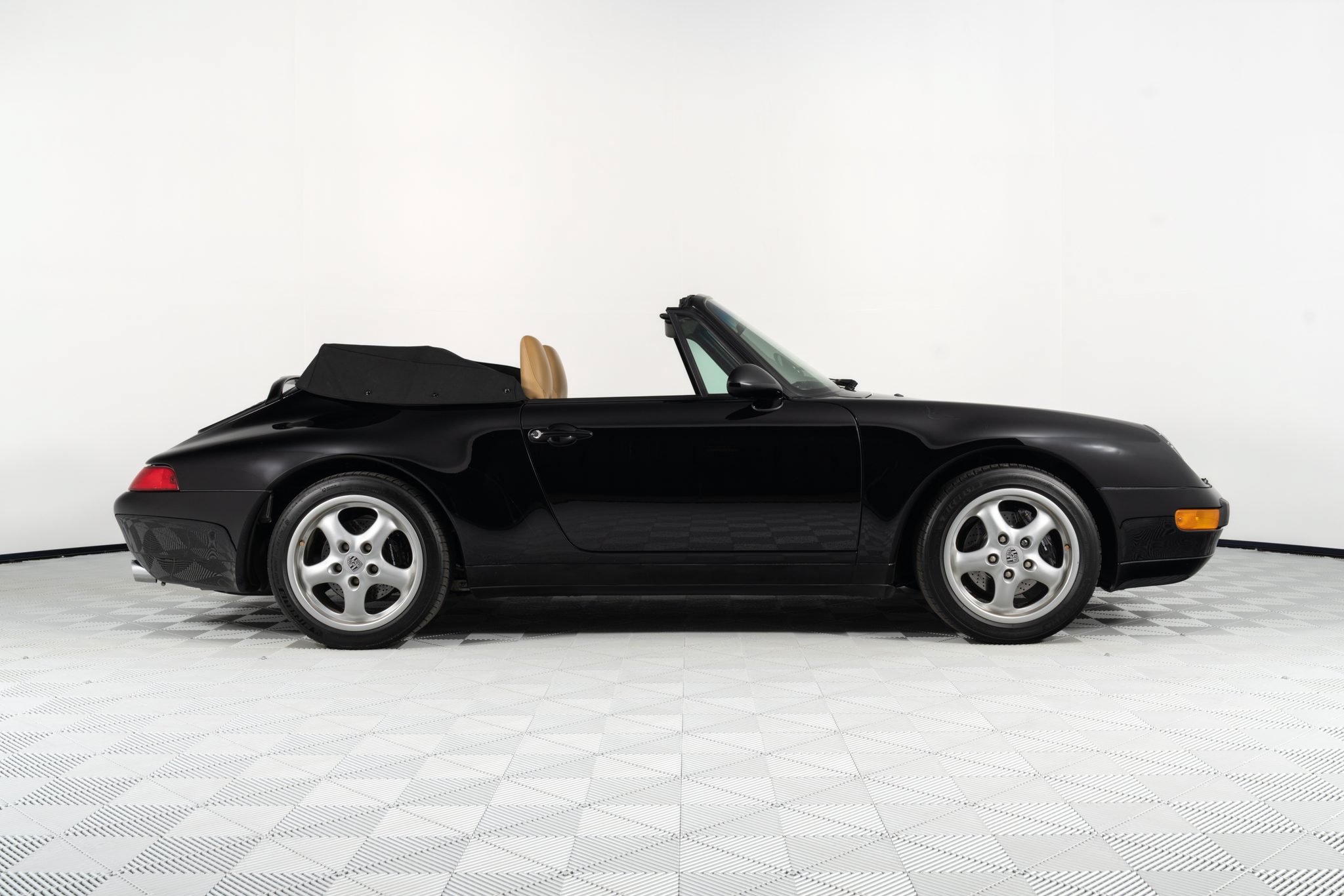 Used 1996 Porsche 911 Carrera RWD image 22