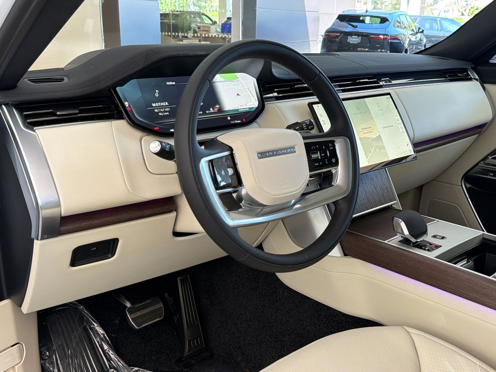 New 2026 Land Rover Range Rover SE AWD/4WD image 4