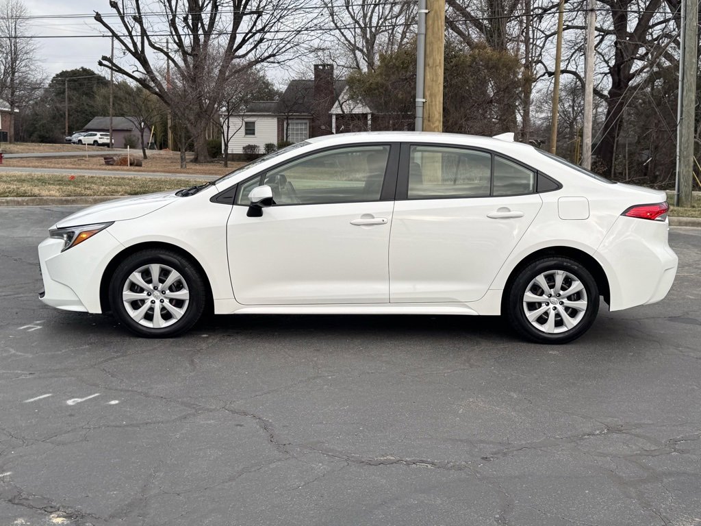 Used 2023 Toyota Corolla LE image 3