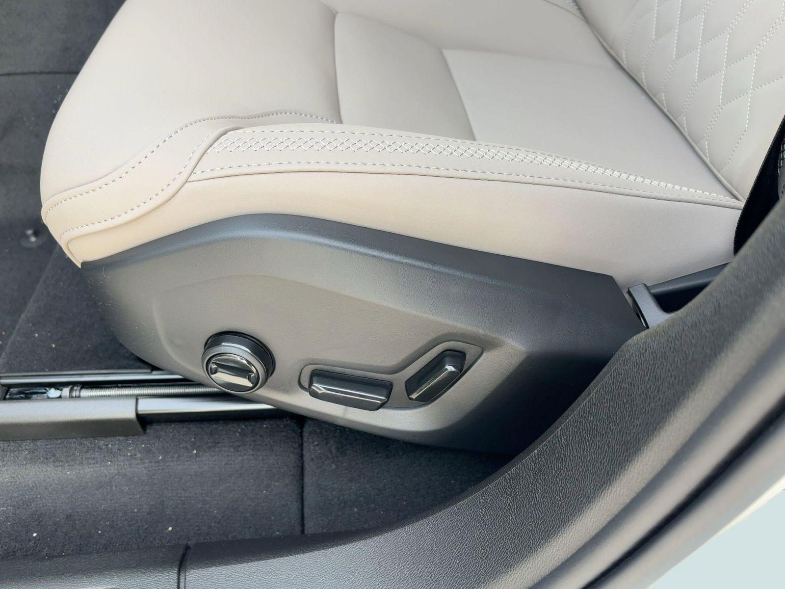 New 2026 Volvo XC60 T8 Plus w/ Protection Package Premier AWD/4WD image 13