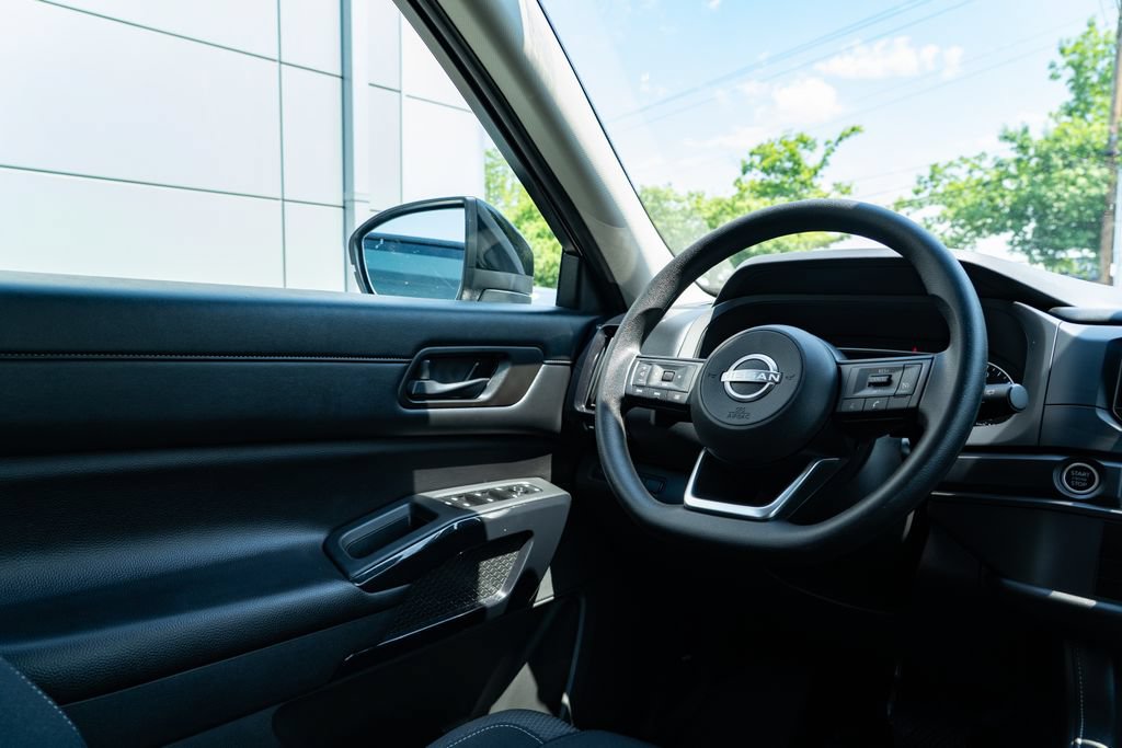 Used 2024 Nissan Pathfinder S w/ Cargo Package AWD/4WD image 11