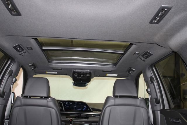 Used 2022 Cadillac Escalade Sport w/ Touring Package AWD/4WD image 32
