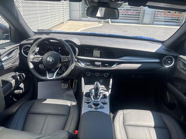 Used 2025 Alfa Romeo Stelvio Sprint AWD/4WD image 45
