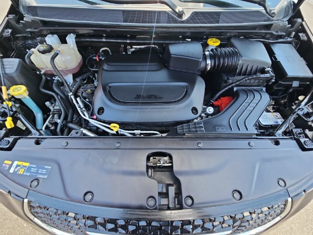 Used 2025 Chrysler Pacifica Select FWD image 32