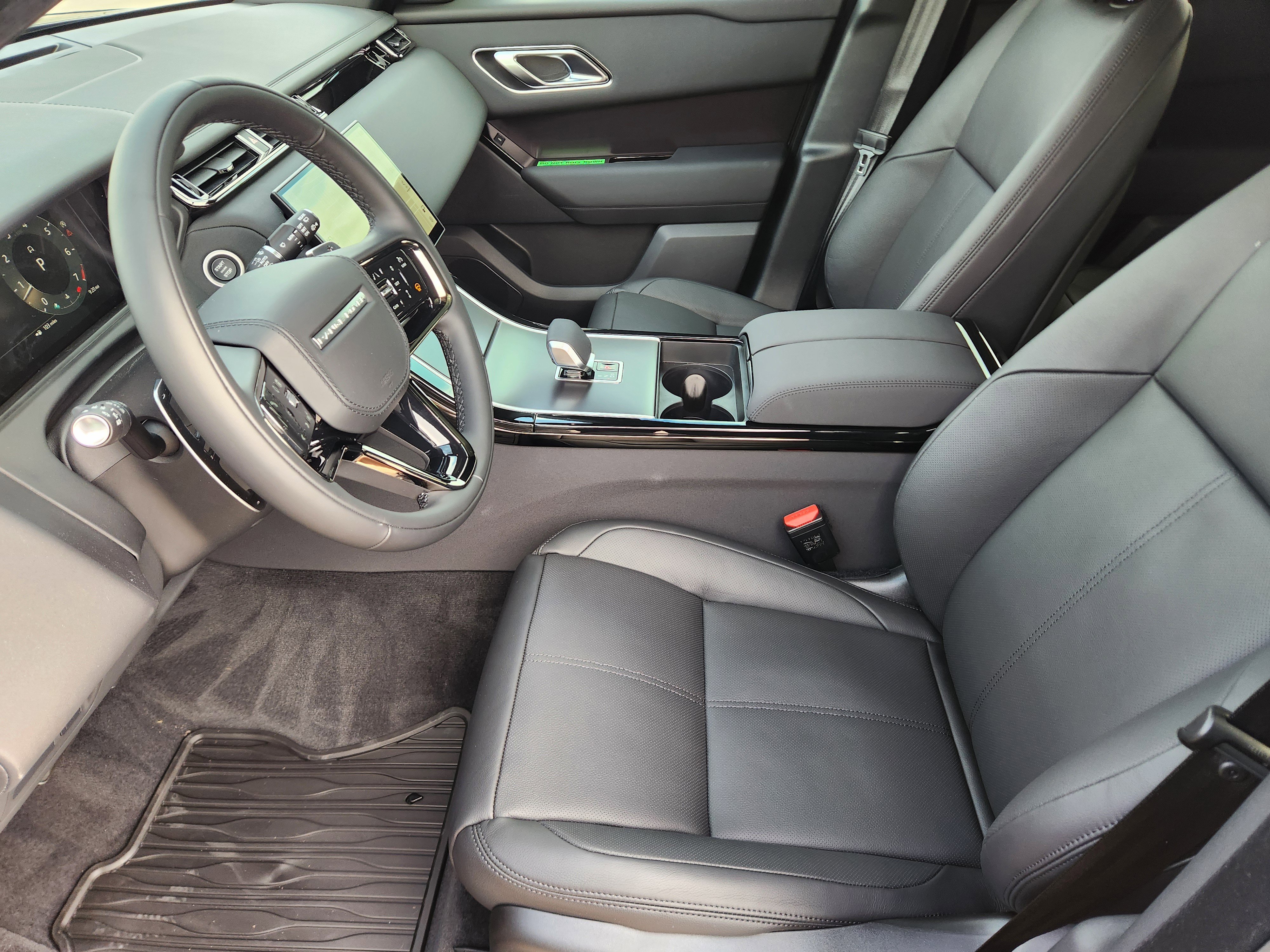 New 2026 Land Rover Range Rover Velar Dynamic SE image 12