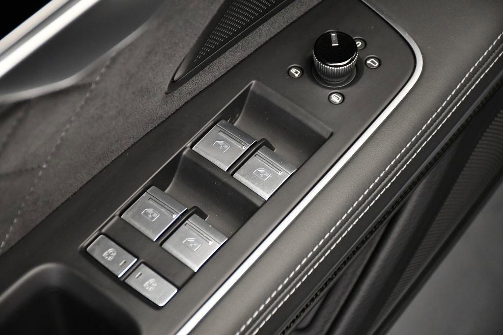 Used 2025 Audi S8 image 32