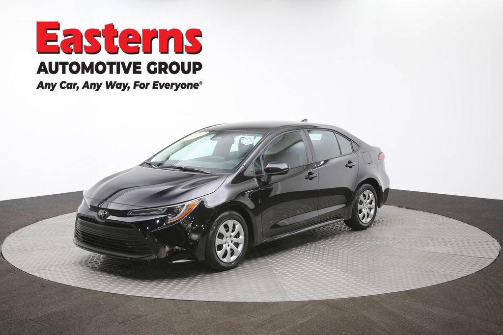 Used 2025 Toyota Corolla LE image 57