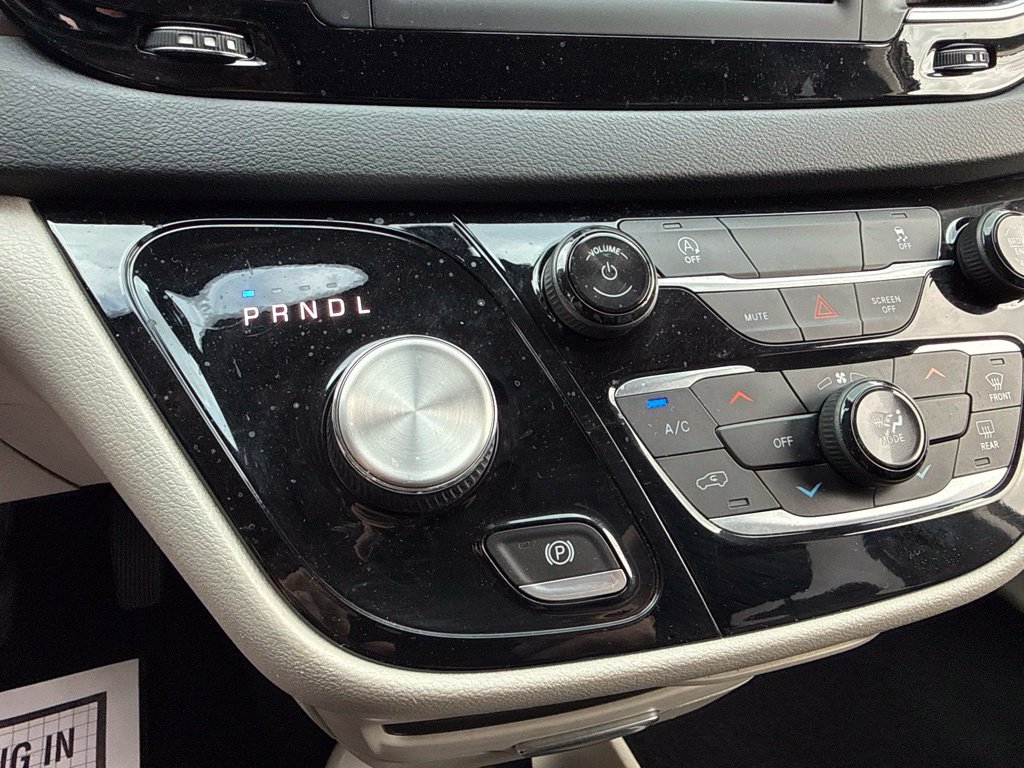Used 2020 Chrysler Voyager Lxi FWD image 33