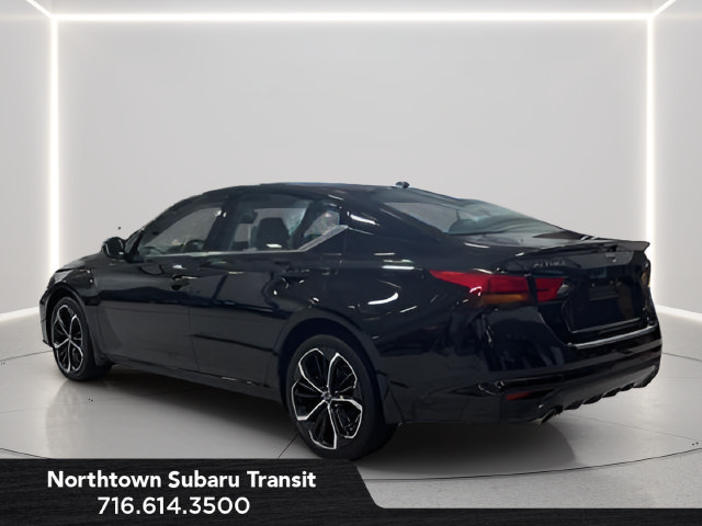Used 2023 Nissan Altima 2.5 SR w/ SR Premium Package AWD/4WD image 3