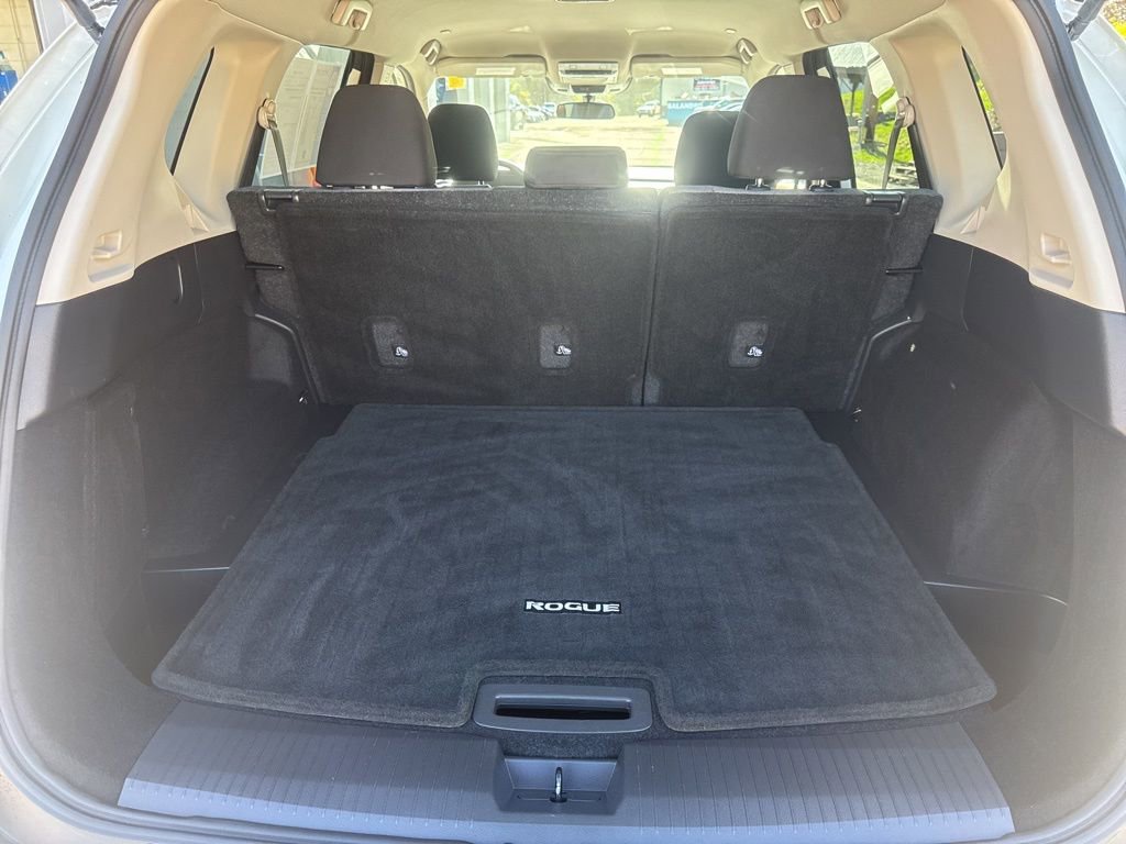 Used 2023 Nissan Rogue SV image 15