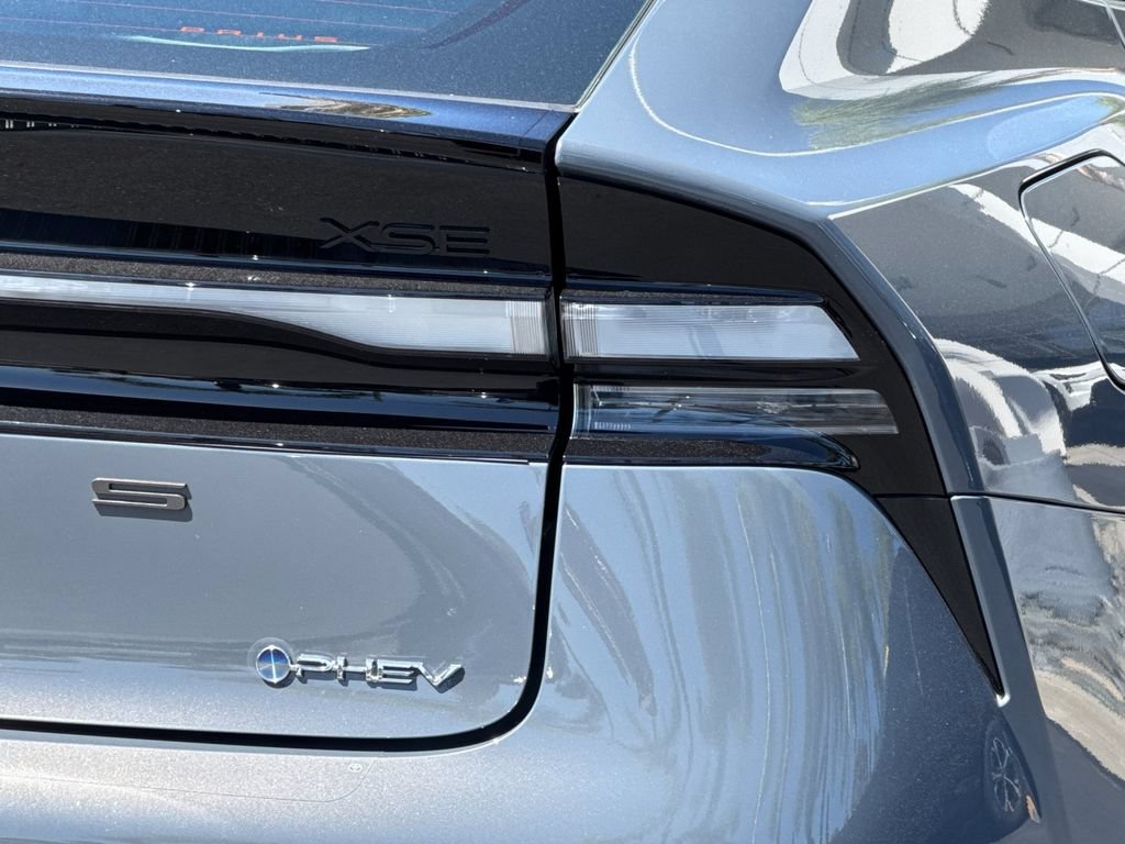 Used 2026 Toyota Prius Plug-In Hybrid FWD image 26