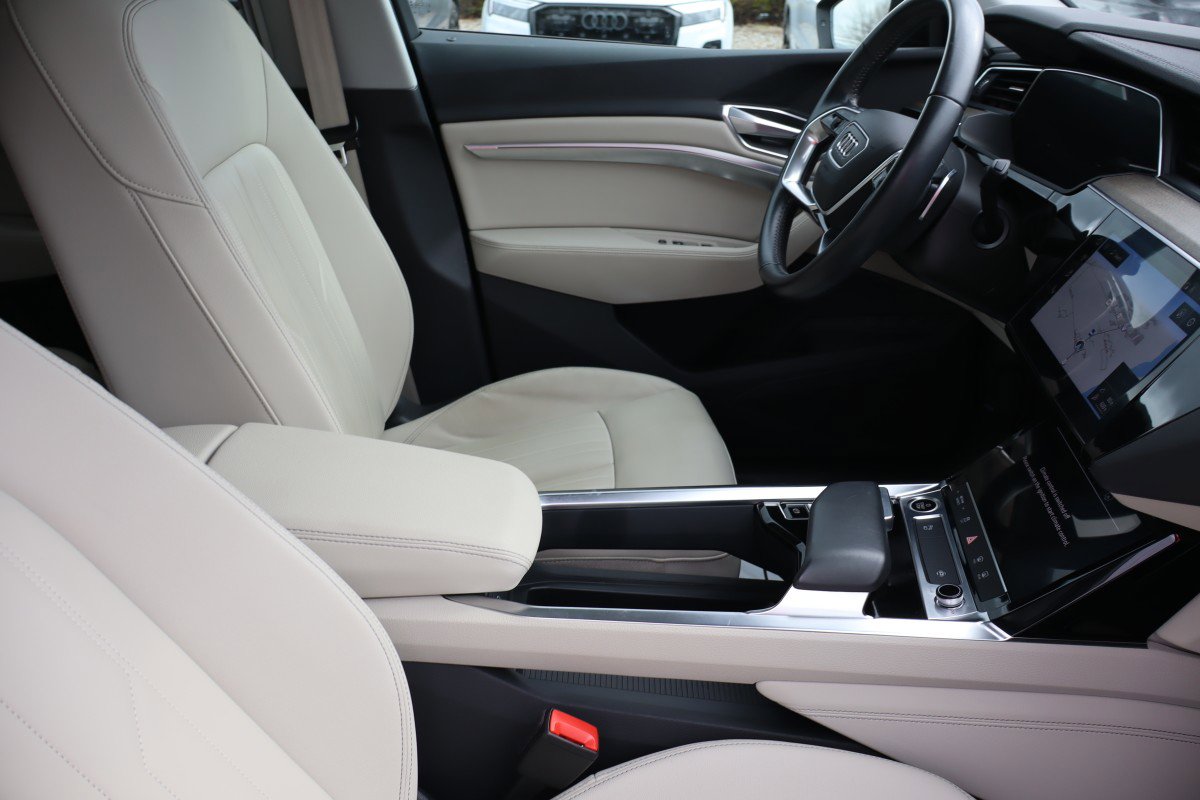 Used 2021 Audi e-tron Premium w/ Convenience Plus Package image 15
