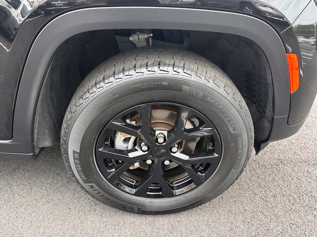 Used 2025 Jeep Grand Cherokee Altitude AWD/4WD image 15