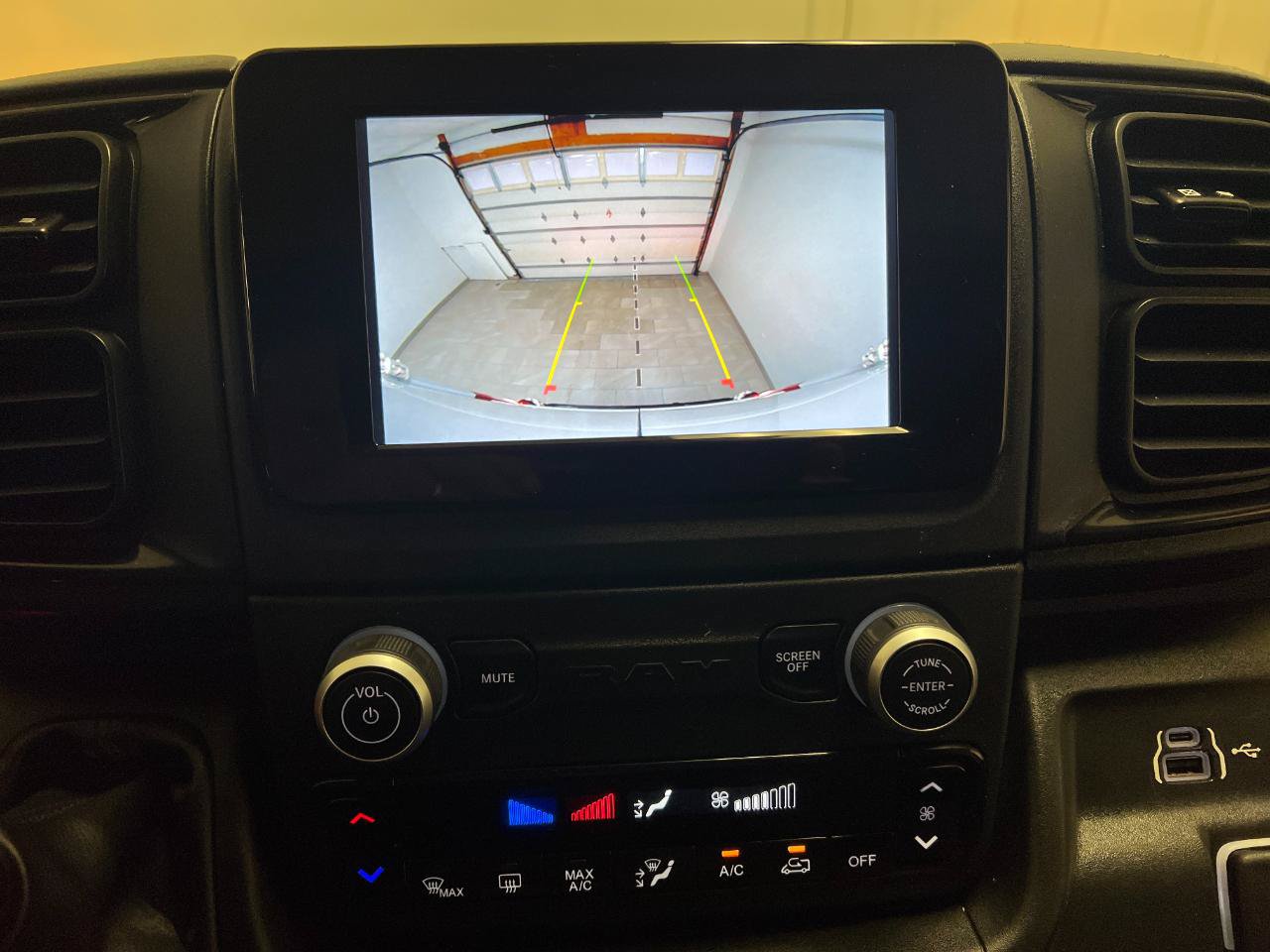 Used 2025 RAM ProMaster 2500 w/ Convenience Group FWD image 47