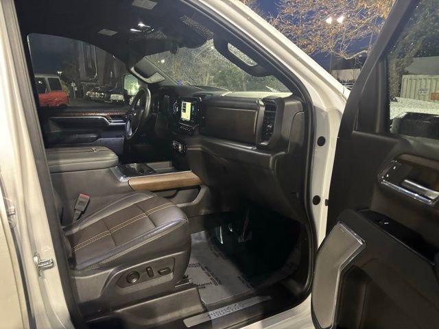 Used 2024 Chevrolet Silverado 3500 High Country w/ Technology Package image 32