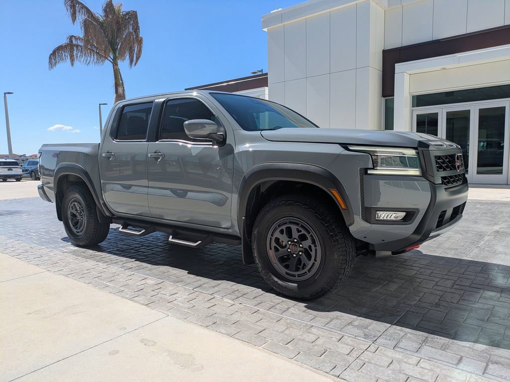 Used 2025 Nissan Frontier PRO-4X AWD/4WD image 3
