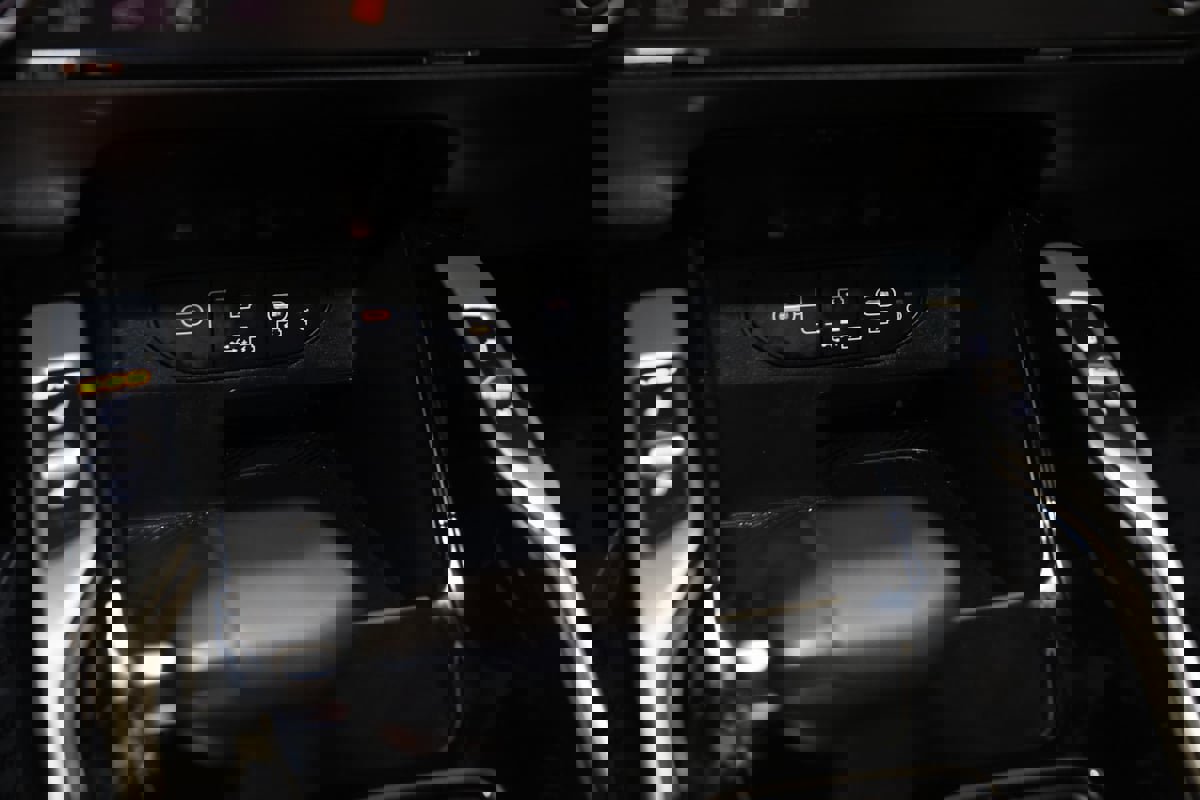 Used 2025 Kia Sorento SX image 30