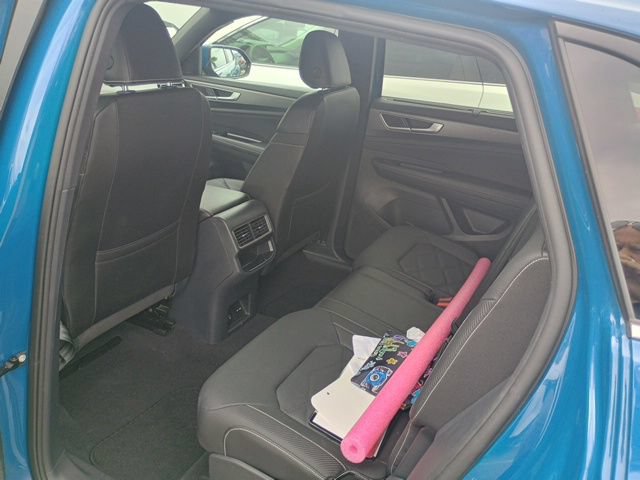 Used 2025 Volkswagen Atlas Cross Sport SE FWD image 15