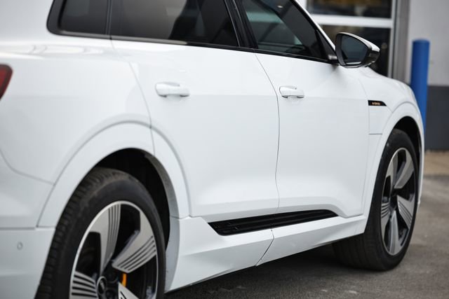 Used 2022 Audi e-tron Premium Plus image 8