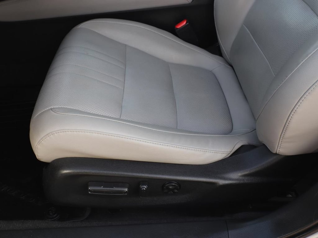 Used 2018 Honda Accord Touring image 16
