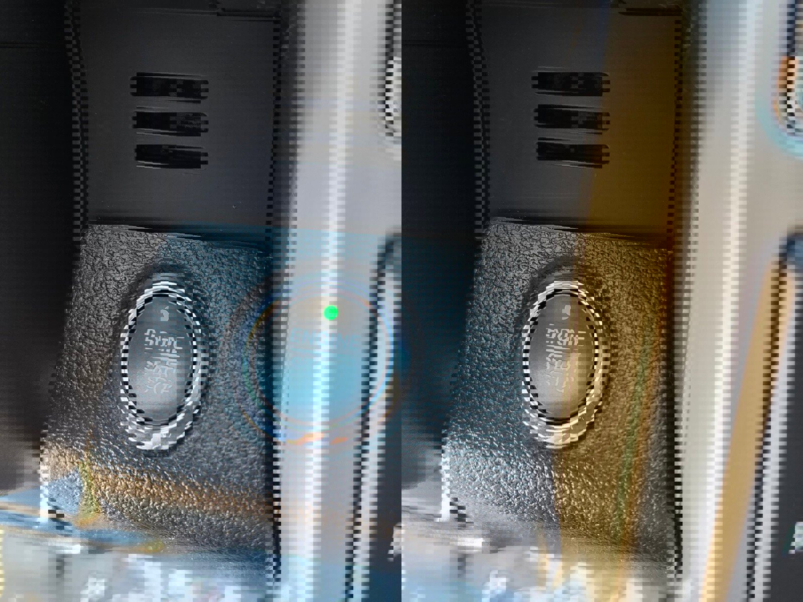 Used 2018 Ford F150 Lariat w/ Equipment Group 502A Luxury image 26