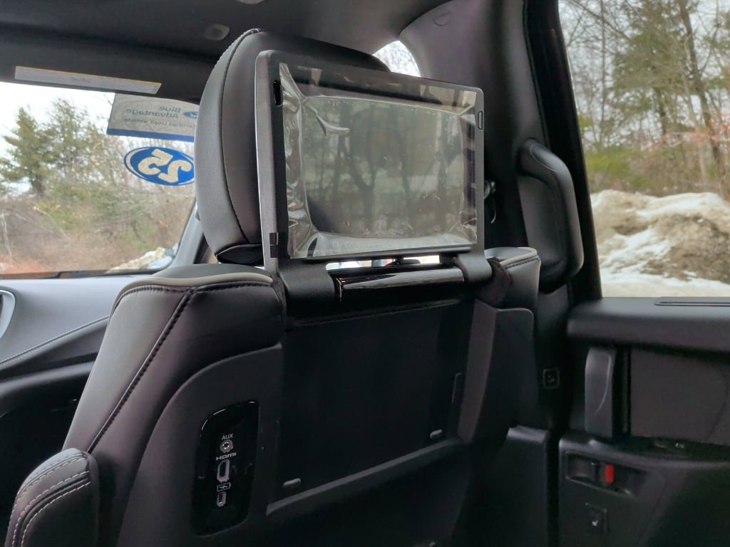 Used 2025 Chrysler Pacifica Limited w/ Uconnect Theater Family Group image 18