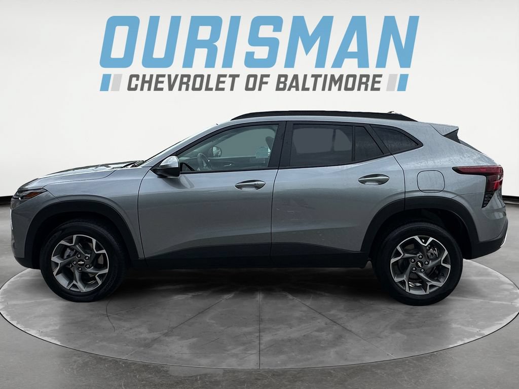 Used 2025 Chevrolet Trax LT w/ Driver Confidence Package FWD image 3