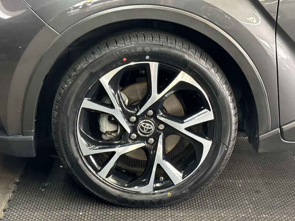 Used 2022 Toyota C-HR XLE FWD image 11