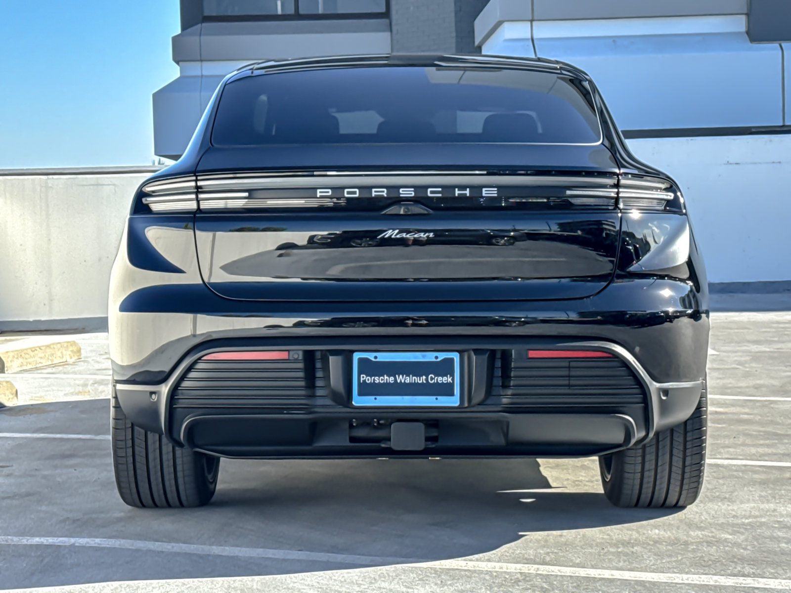 Used 2025 Porsche Macan Electric RWD image 8