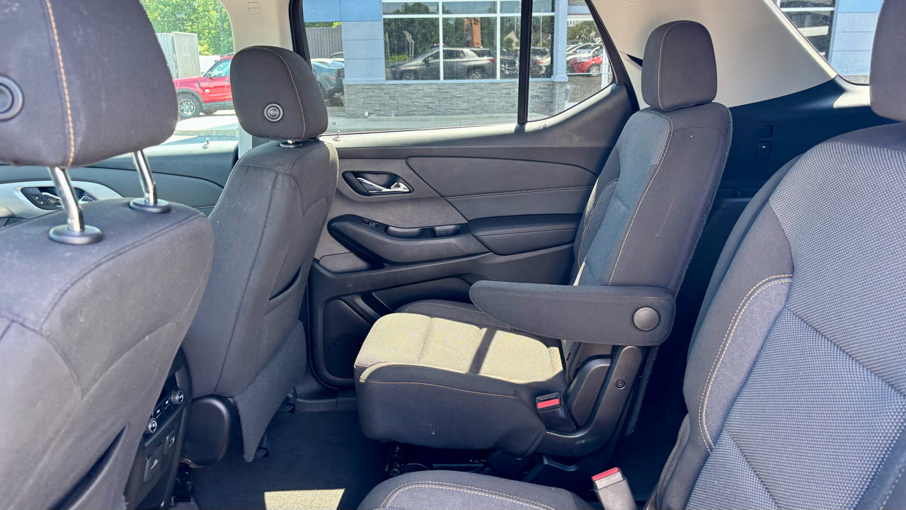 Used 2020 Chevrolet Traverse LT w/ LPO, Cargo Package image 19