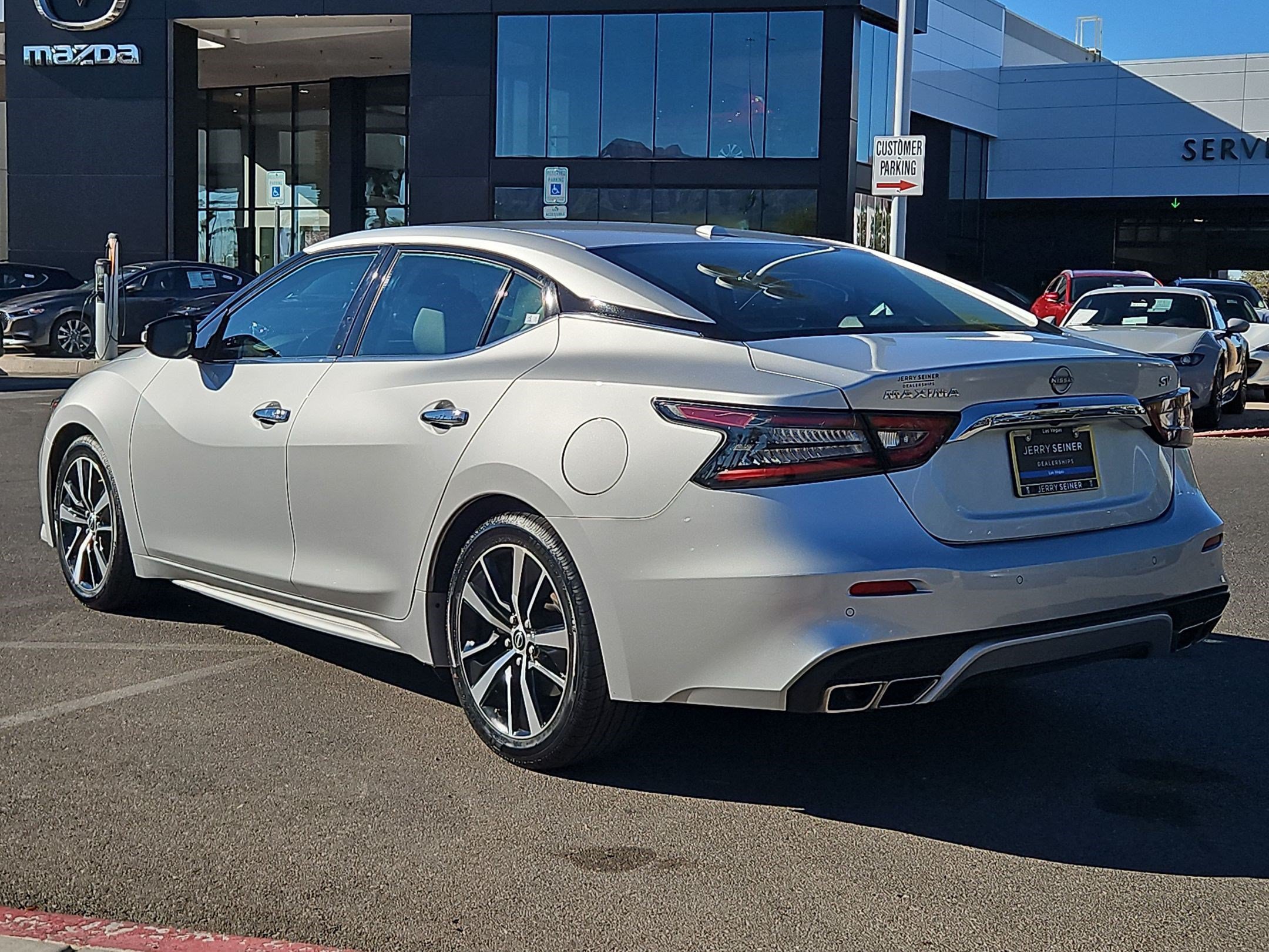 Used 2023 Nissan Maxima SV w/ Floor Mat Group FWD image 3