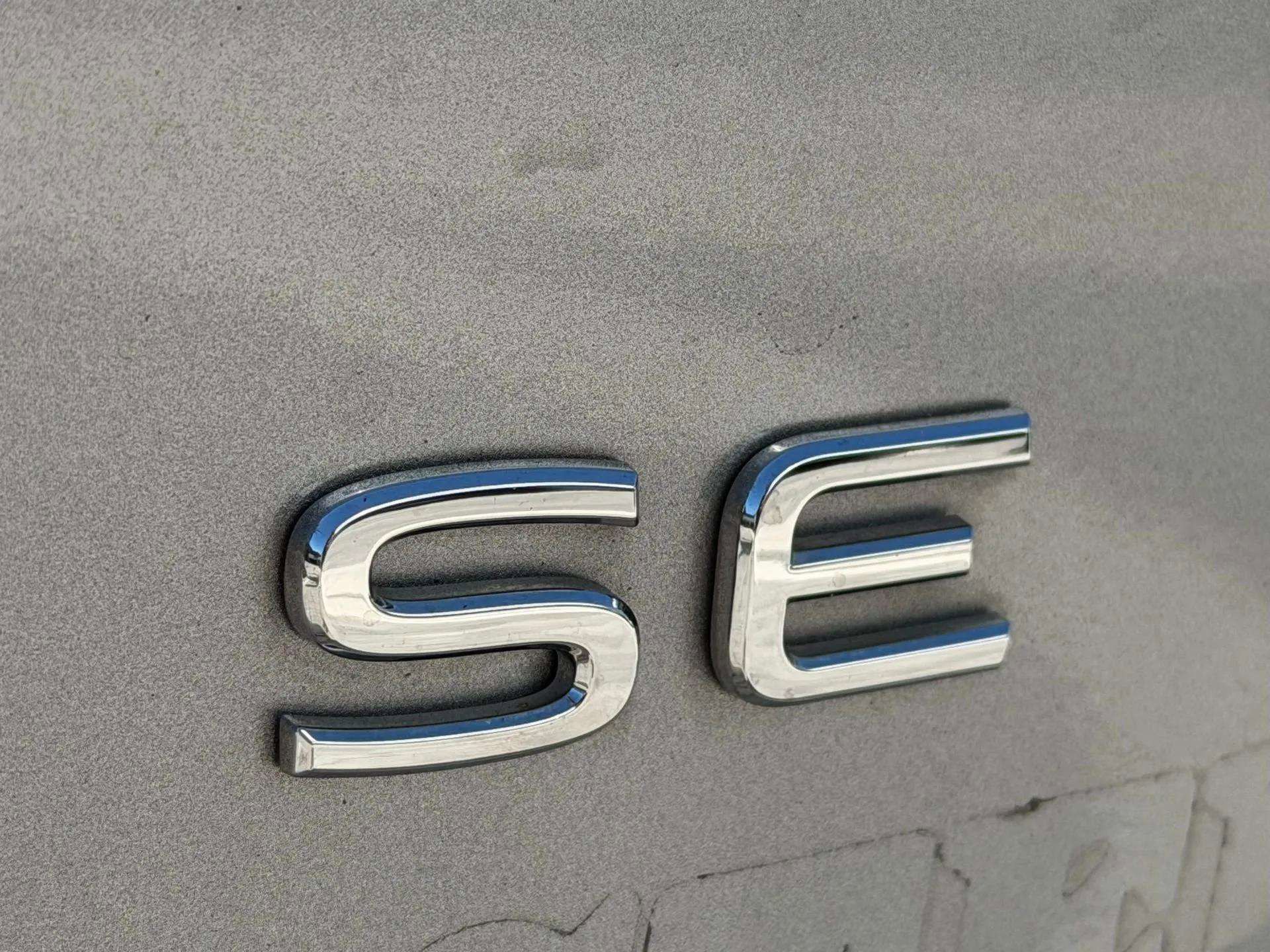 Used 2021 Volkswagen Atlas Cross Sport SE image 24