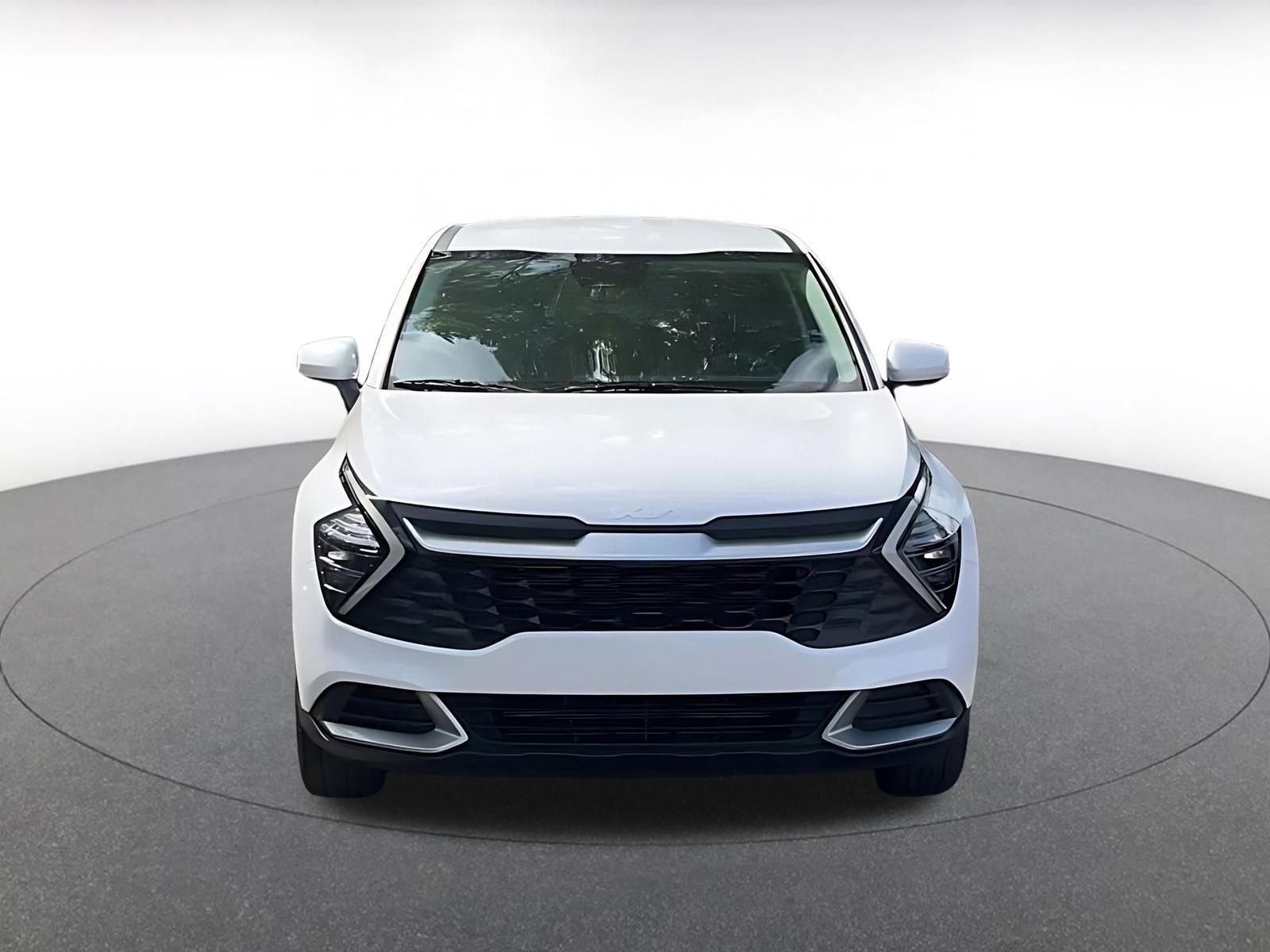 Used 2025 Kia Sportage LX image 4