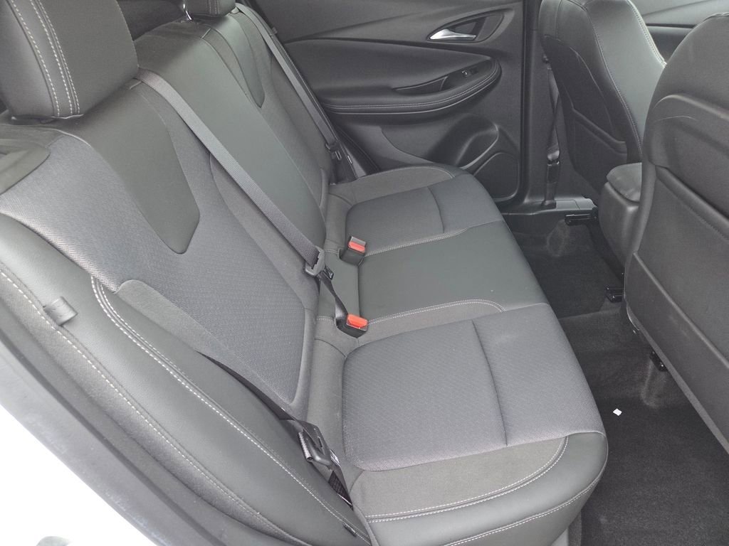 Used 2022 Buick Encore GX Preferred w/ Cold Weather Comfort Package AWD/4WD image 5