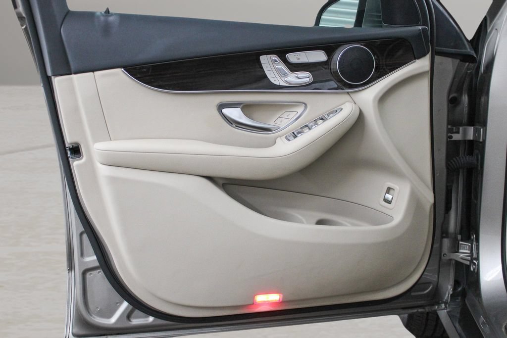 Used 2022 Mercedes-Benz GLC 300 image 16