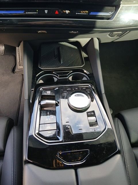 Used 2024 BMW 530i w/ M Sport Package image 18