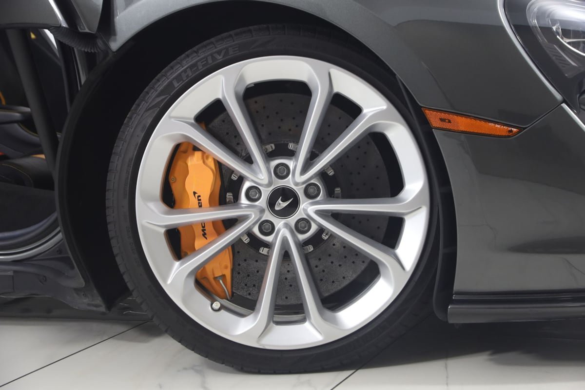 Used 2020 McLaren 570S Coupe RWD image 19