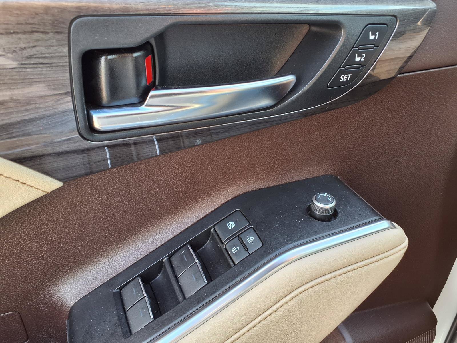 Certified 2021 Toyota Highlander Limited FWD image 25