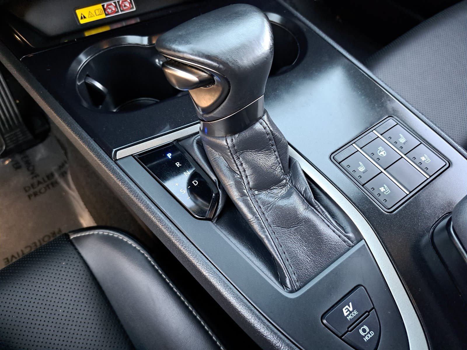Used 2024 Lexus UX 250h F Sport FWD image 28