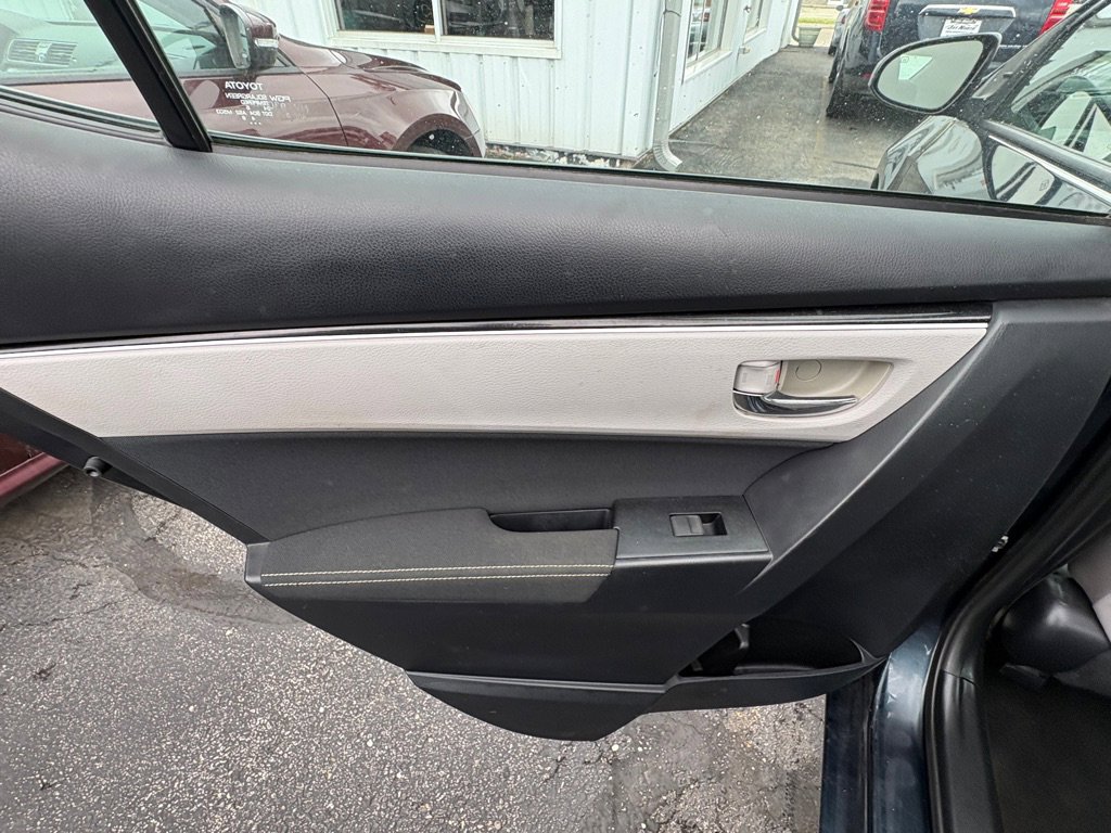 Used 2017 Toyota Corolla LE w/ Carpet Mat Package (TMS) FWD image 10