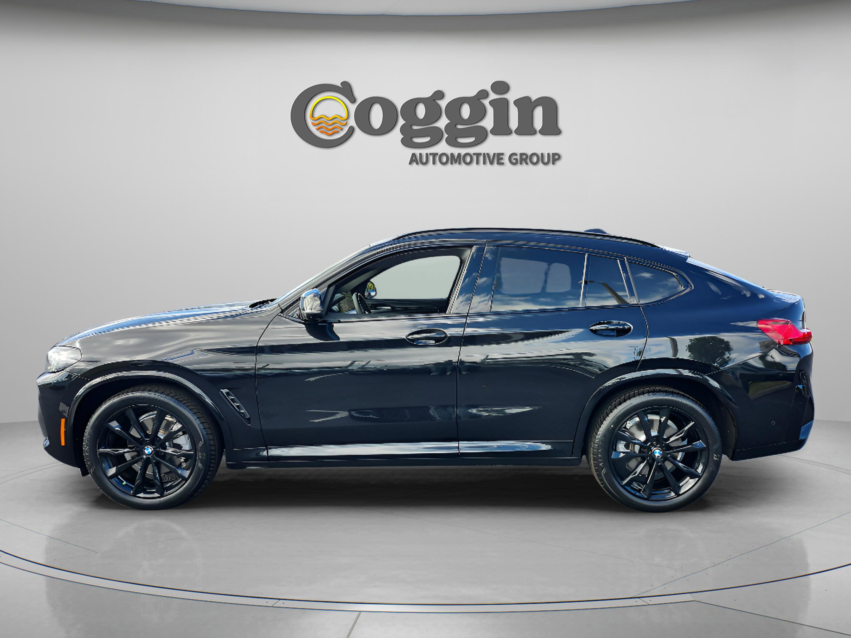 Certified 2025 BMW X4 xDrive30i w/ Premium Package image 3