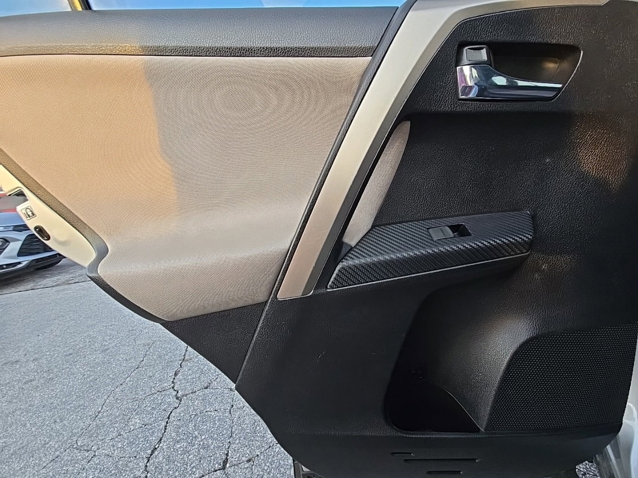 Used 2015 Toyota RAV4 XLE image 28