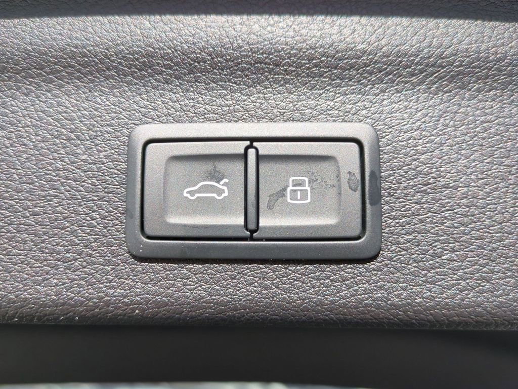 New 2025 Audi Q3 2.0T Premium image 22