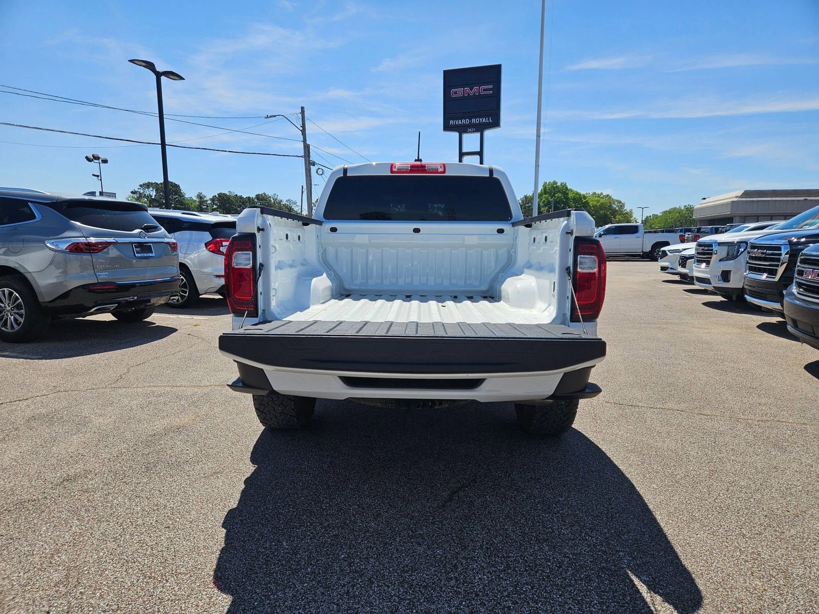 Used 2024 GMC Canyon Elevation image 4