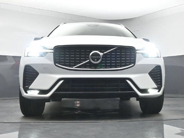 Used 2024 Volvo XC60 B5 Plus AWD/4WD image 36