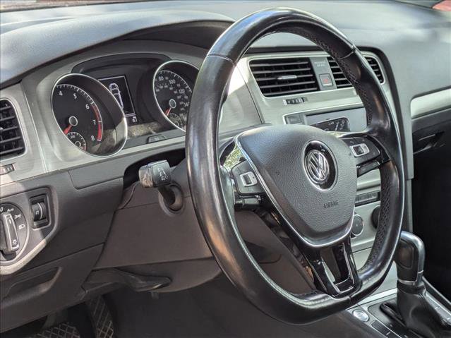 Used 2017 Volkswagen Golf SportWagen FWD image 3