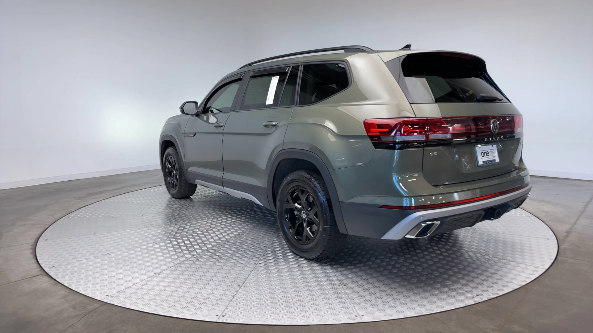 Used 2024 Volkswagen Atlas Peak Edition SE AWD/4WD image 6