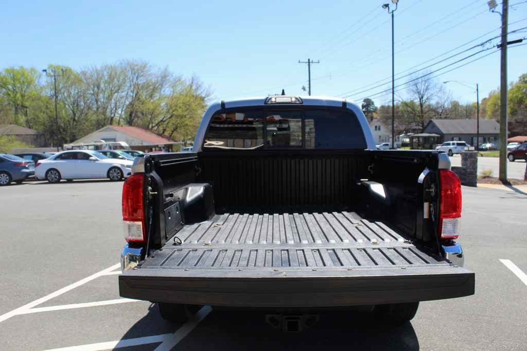 Used 2016 Toyota Tacoma SR5 w/ SR5 Appearance Package (SN) image 7